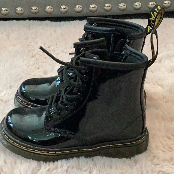 Black patent leather kids Doc Martens - Picture 2 of 6